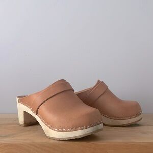 Lotta clogs size 35 great condition